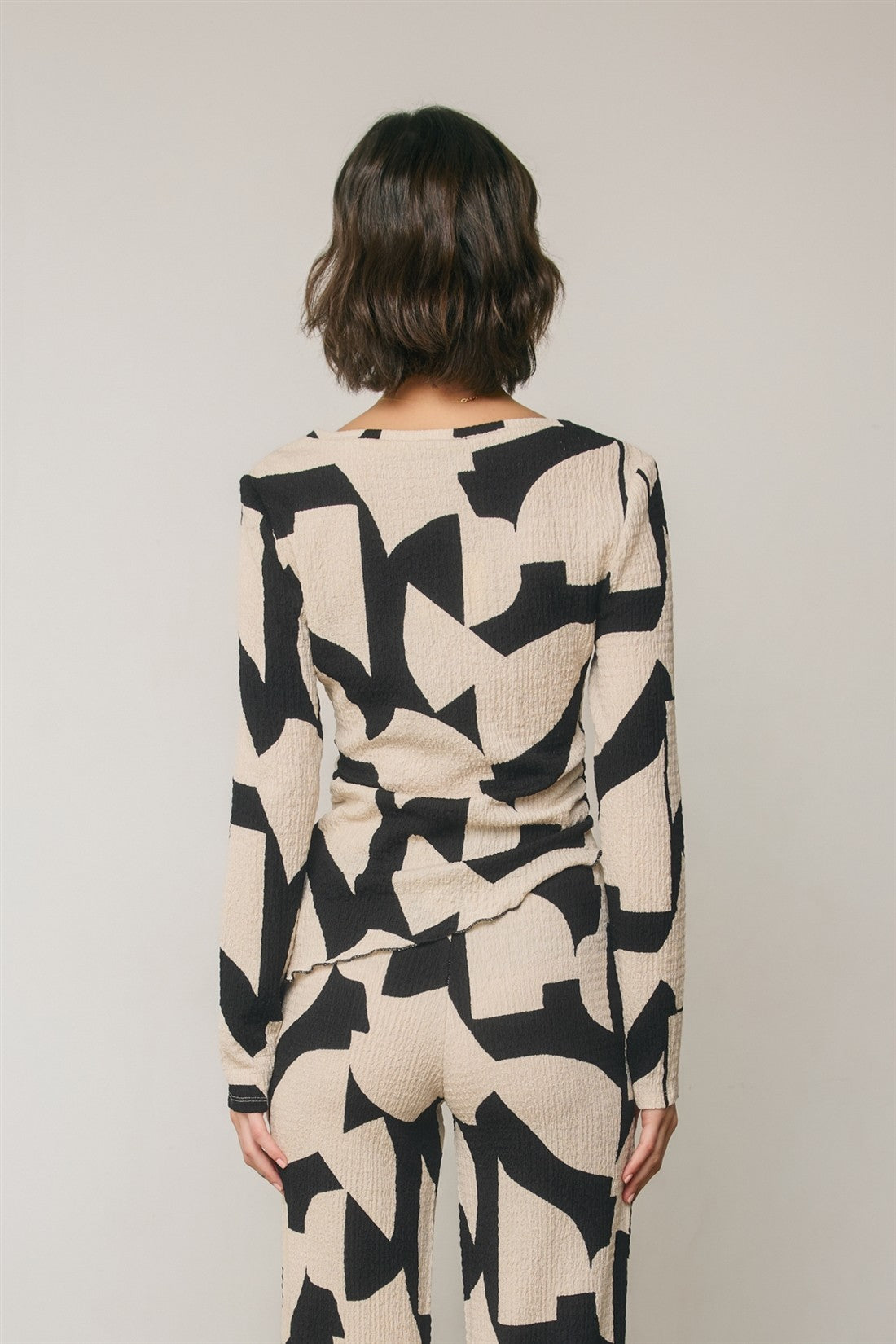 Abstract Asymmetrical Hem Ruched Long Sleeve Top