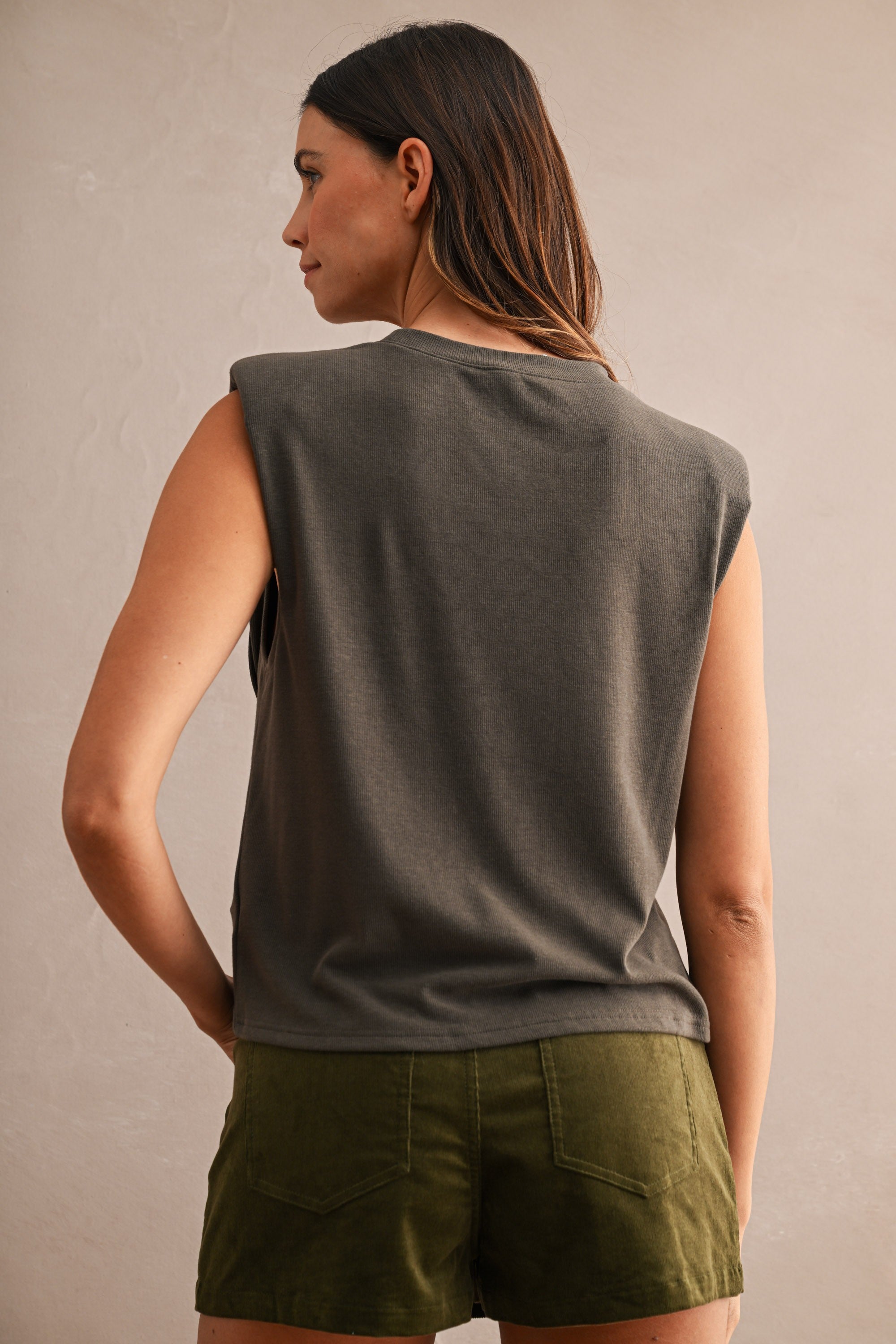 Sleeveless Round Neck Twist-front Hem Top With Shoulder Pads