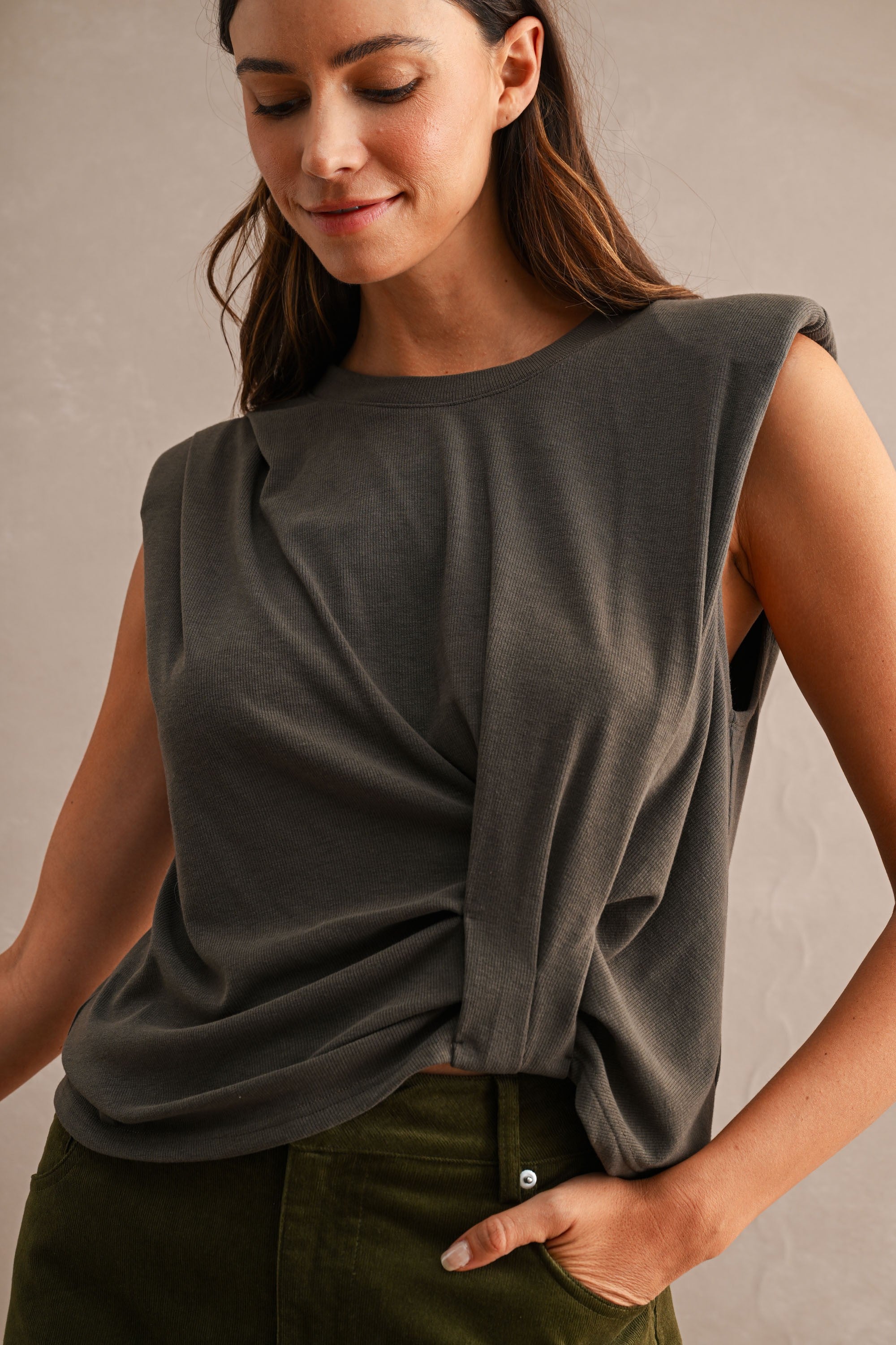 Sleeveless Round Neck Twist-front Hem Top With Shoulder Pads