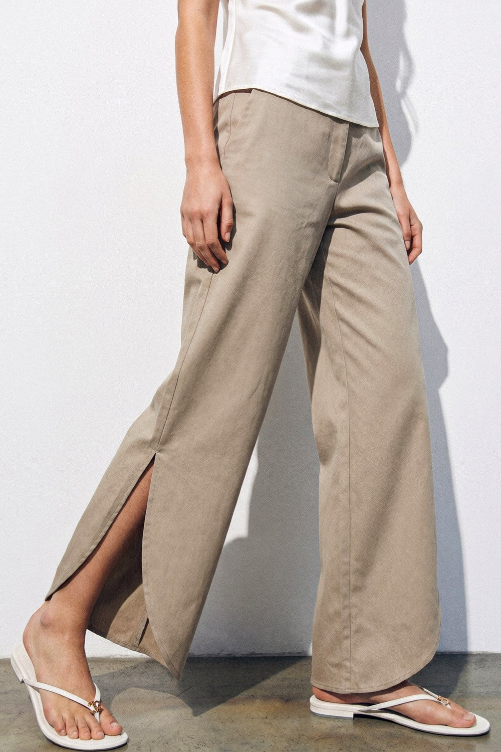 Taupe Ladies Woven Linen Side Slit Balloon Pants