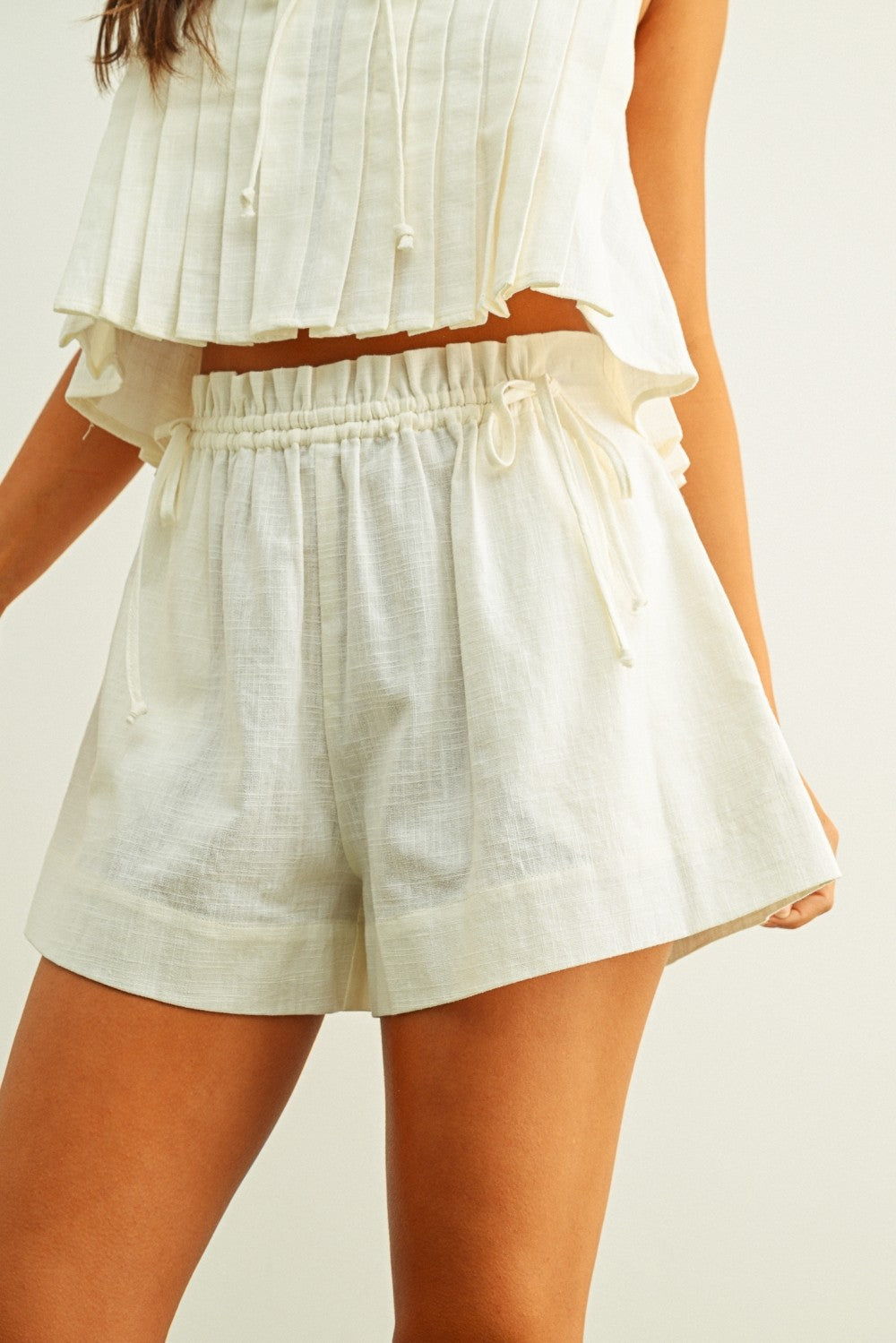 Elastic Band Waist With Tied On The Side Shorts