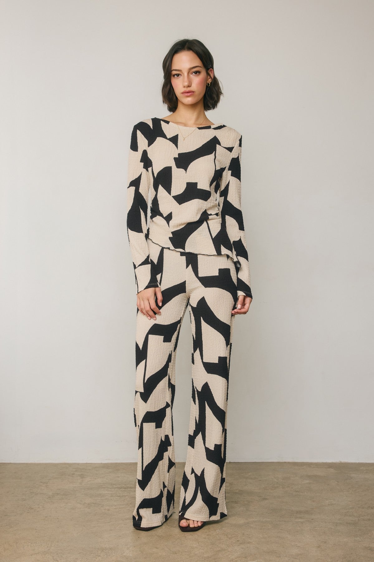 Abstract Asymmetrical Hem Ruched Long Sleeve Top