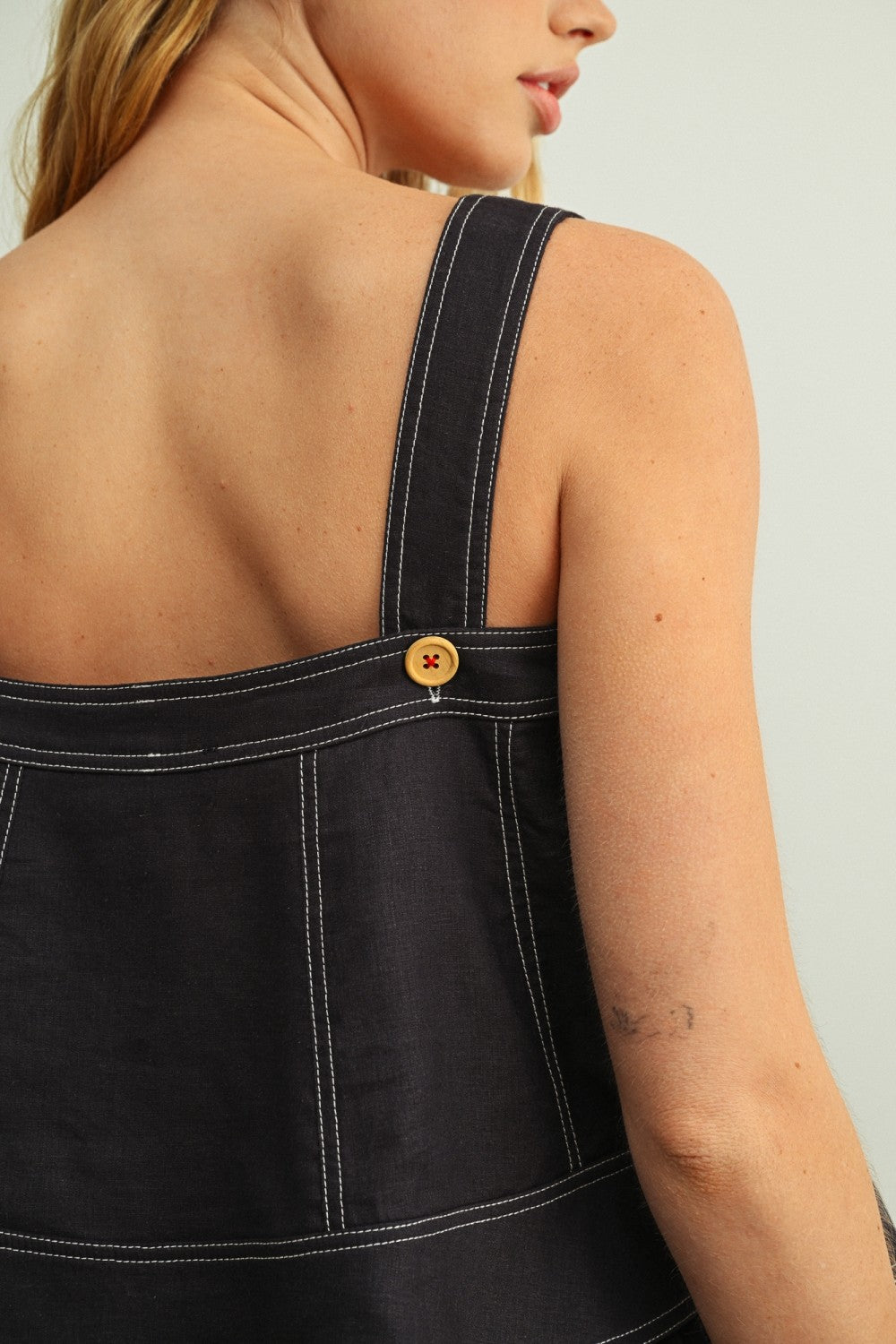 Stitch Detailed Sleeveless Top