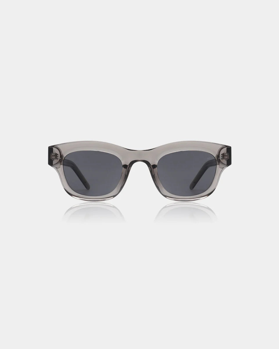 A.KJAERBEDE_LANE_KL2412_GREY-TRANSPARENT_FRONT_960x1200_crop_center_7b237a18-cb97-4e83-a4bf-04acfa750965.webp