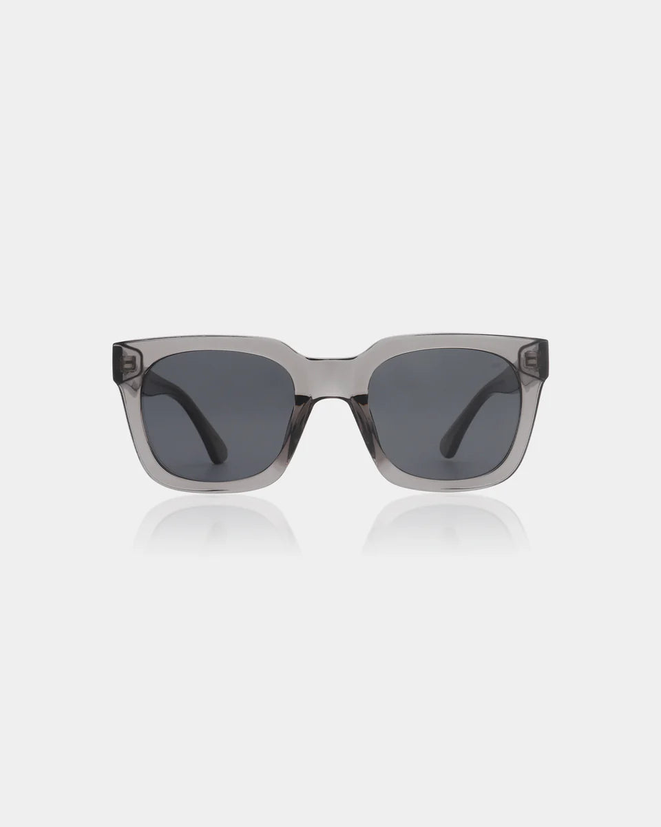 A.KJAERBEDE_NANCY_KL1912_GREY-TRANSPARENT_FRONT_960x1200_crop_center_e04cef9f-78f1-45de-a0be-01262390af59.webp